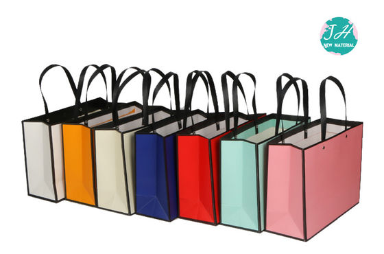 Embossing PMS Color Paper Take Out Bags With Handles , Luxury Carrier Bags