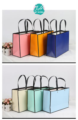 Embossing PMS Color Paper Take Out Bags With Handles , Luxury Carrier Bags